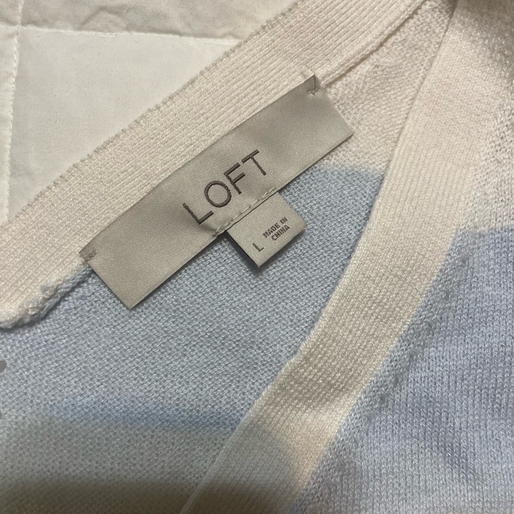 LOFT Light Blue and Cream V-Neck Sweater - Picture 4 of 5